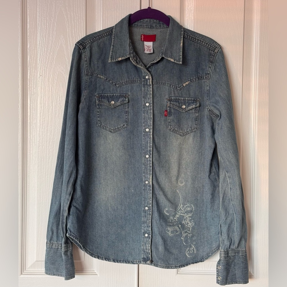 Vintage "Levi's 4 Ever" distressed wash slim fit denim snap button down